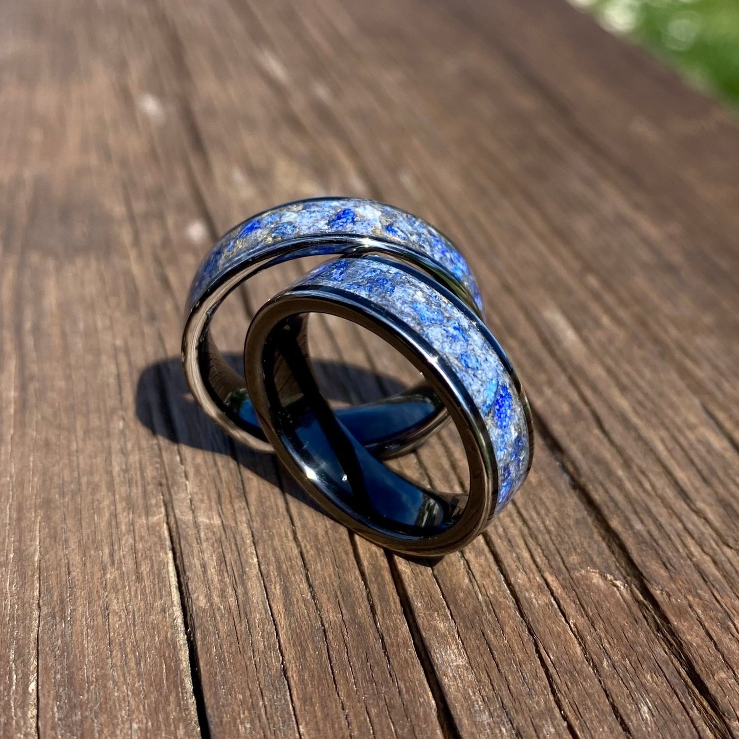 Anello di Ceramica Nera, LapisLazuli e Foglia d’Oro