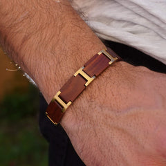 Bracciale Genova in Acciaio Dorato e Legno di Sandalo Rosso